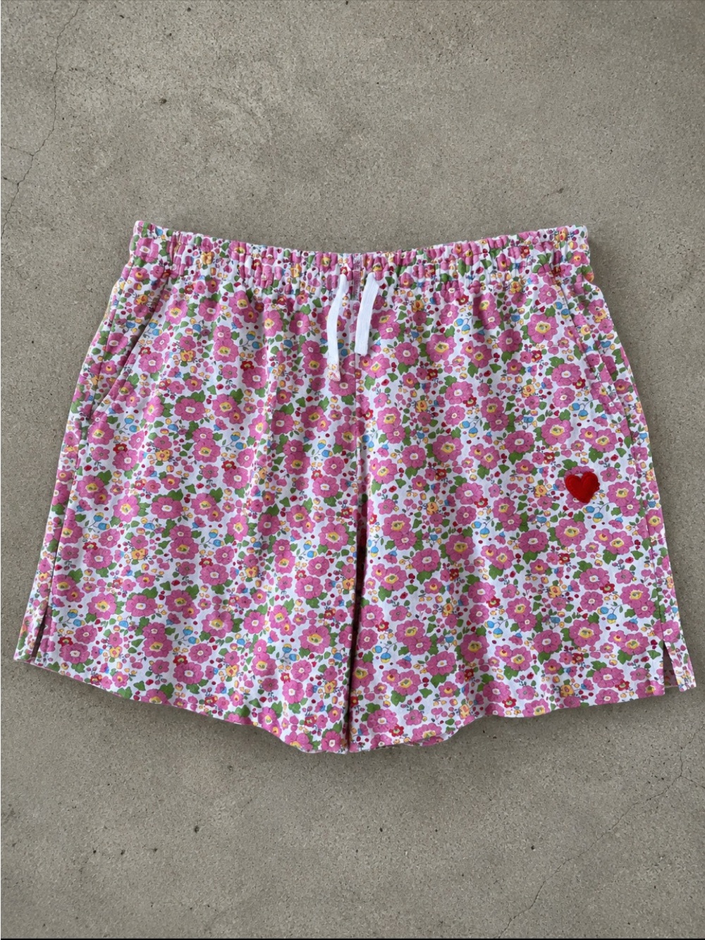 Preloved Floral Sweat Shorts XL Pink Heart Embroidered Made in Canada Coquette